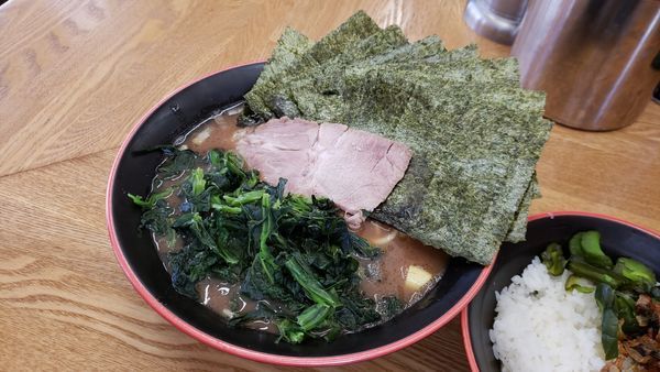 「のり・ほうれん草ラーメン850円」@麺家 紫極の写真