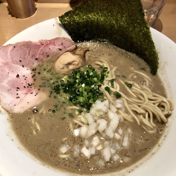 「濃厚牡蠣煮干中華そば」@麺屋 まほろ芭の写真