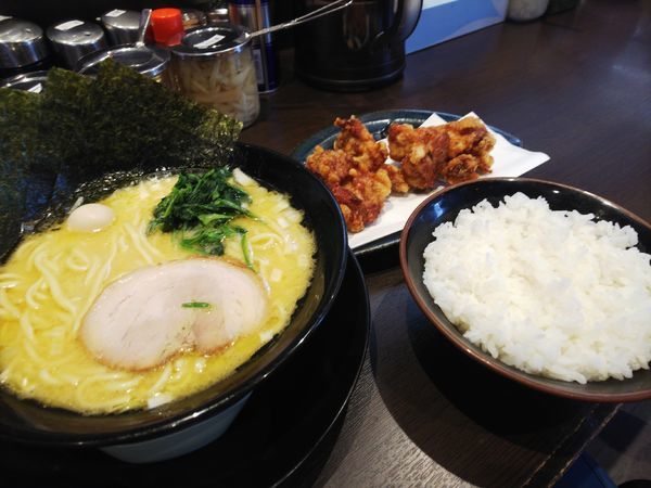 「唐揚げセット(醤油)1000円＋ライス100円」@町田商店 入間店の写真