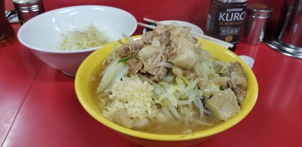 「麺少なめ、ねぎ、タマネギ、ウズラ」@ラーメン二郎 茨城守谷店の写真