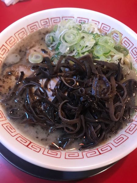 「熊本ラーメン＋キクラゲ＋ネギ（麺固め）」@ラーメン 赤組の写真