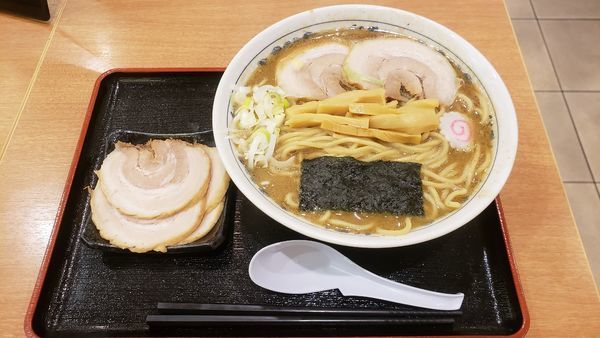 「中華そば(大盛)・半肉盛り」@次念序 モラージュ菖蒲店の写真