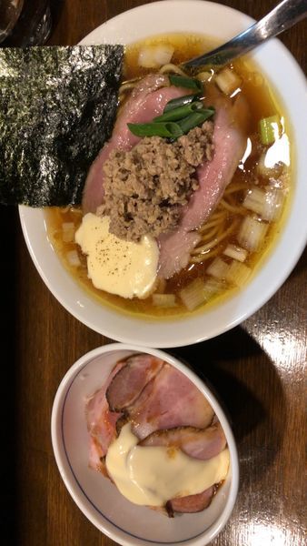 「鳥醤油ラーメン 高知産黄金生姜 チーズのせ」@Soupmenの写真