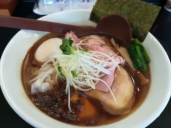 「特製焦がし魚介らーめん(自家製麺・大盛り)900円」@麺や はまじの写真