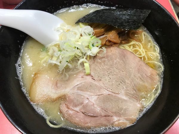 「豚骨塩+替玉 690+150円」@ラーメン ヨシベー 錦糸町店の写真