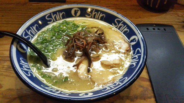 「博多ShinShinラーメン６５０円」@博多らーめん ShinShin 天神本店の写真