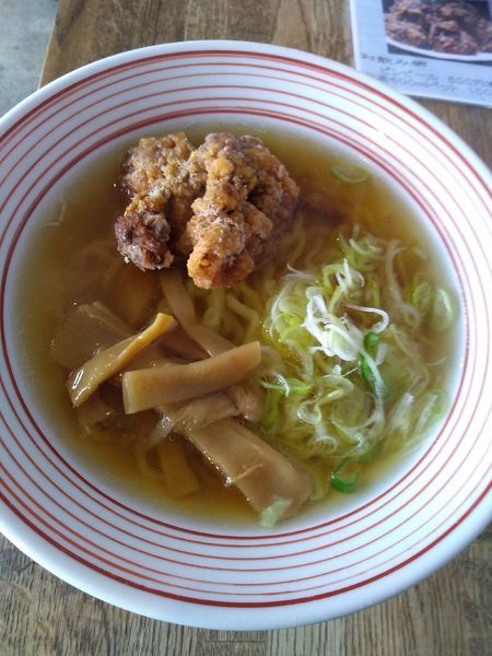 「佐野手打ちラーメン 600円 佐野黒から揚げ3ヶ 350円」@からあげ家 なるねこ 金井上町店の写真