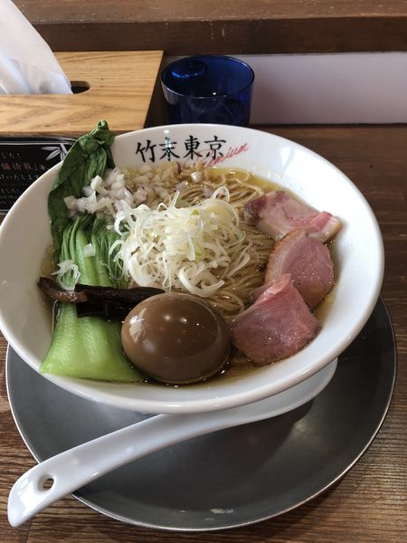 「醤油ラーメン＋味玉」@竹末東京プレミアムの写真