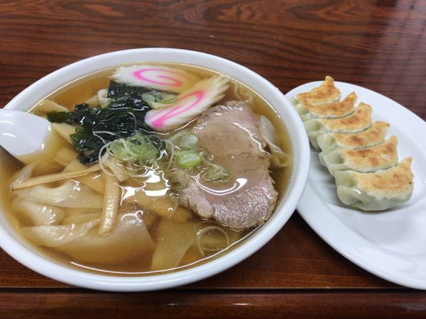 「ひもかわラーメン+餃子」@手打ちラーメン 足利麺の写真