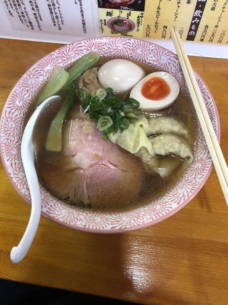 「全部のせ醤油ラーメン」@無化調らぁめん 山吟の写真