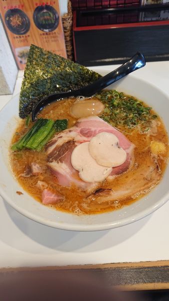 「特製濃厚海老そば+チャーチーズ丼」@海老・特濃煮干そば まるはの写真