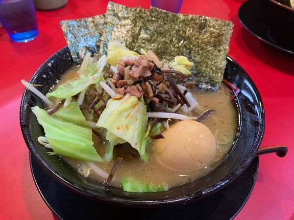 「ラーメン＋温野菜＋味玉＋チャーシューまぶし」@家系ラーメン王道 王道之印の写真