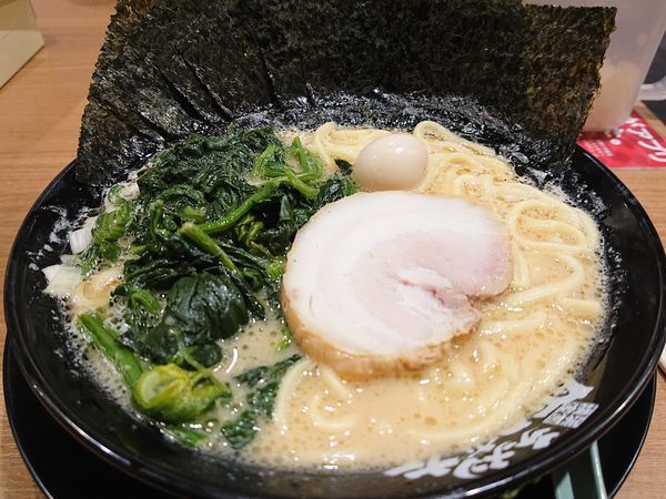 「ラーメン(TOP海苔、ほうれん草)」@町田商店 清水インター店の写真