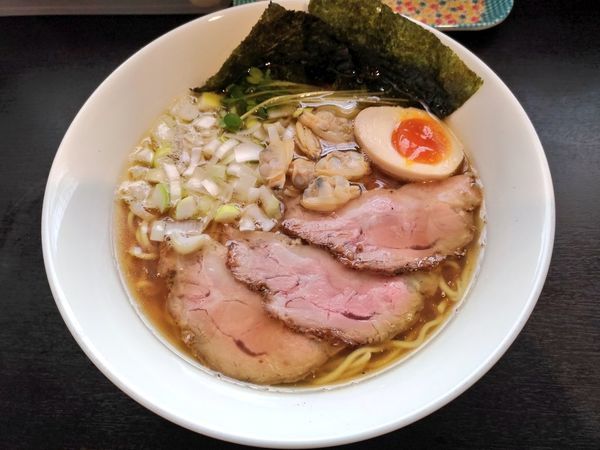 「きまぐれ限定 醤油そば ～鶏と煮干とあさり～」@麺屋 シロサキの写真
