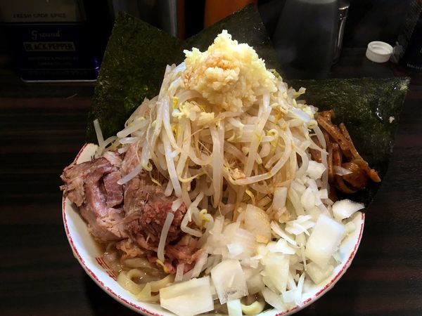 「特製子豚そば(味玉)脂以外全マシ」@大盛軒の写真