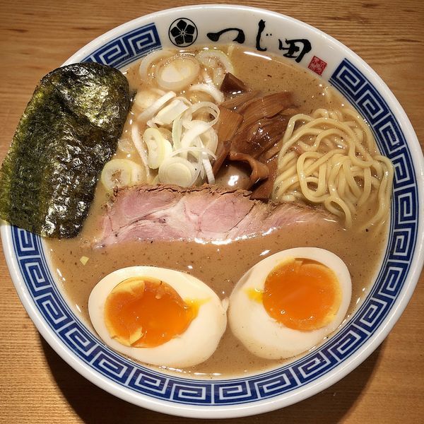 「濃厚味玉らーめん 880円」@つじ田 日本橋八重洲店の写真