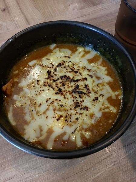 「焦がしチーズのカレーつけそば」@はつがい商店の写真