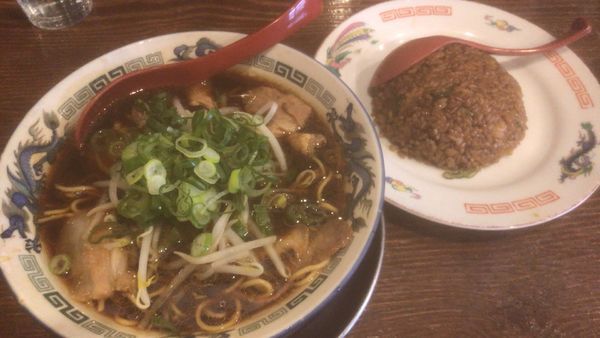 「中華そば並盛＋ヤキメシ小盛：1,000円」@マトヤ中華 盛岡駅前店の写真