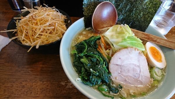 「醤油豚骨野菜トッピング」@横浜家系らーめん 金壱家の写真