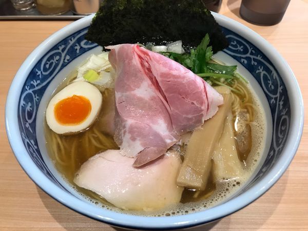 「煮干そば 白醤油  750円」@寿製麺 よしかわ 西台駅前店の写真
