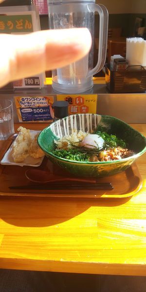 「アジアンピリ辛うどん（大盛＋とり天）」@讃岐うどん ななつやの写真