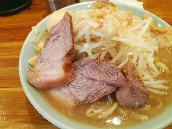 「ラーメン（野菜背脂ニンニク）＋煮玉子」@ラーメン盛太郎の写真
