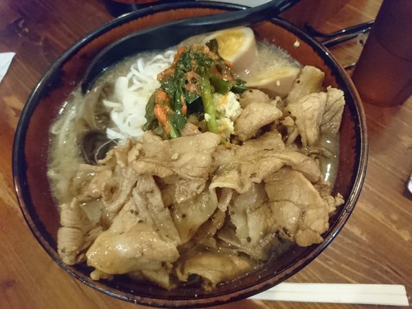 「炙り豚盛そば」@札幌みその 札幌らーめん共和国店の写真