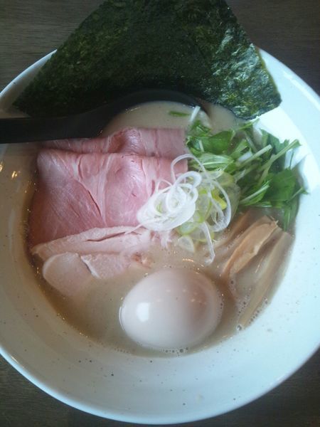 「鶏白湯　全部のせ」@ラーメン翼の写真