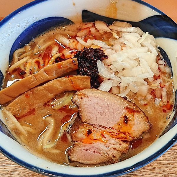 「濃厚辛らーめん850 刻みタマネギ80」@つけめん らーめん ブータンの写真
