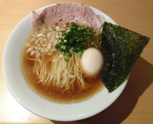 「旨味だし淡麗醤油 煮玉子入り」@麺屋 まほろ芭の写真