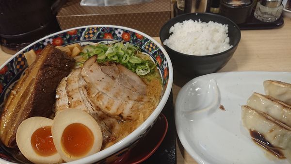 「旨トロ角煮味噌ラーメン」@味噌屋蔵之介 東松山店の写真