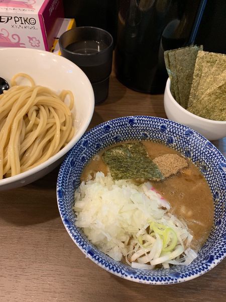 「つけ麺中盛、のり、玉ねぎ」@狼煙 東大宮店の写真