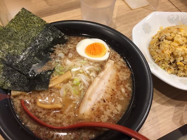 「炙りニンニクラーメン」@よしきゅう本店 三鷹駅北口店の写真