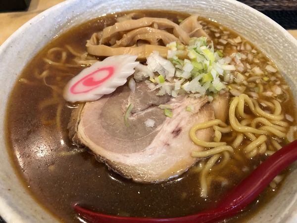 「煮干しラーメン 中太麺 650円 1.5玉 50円」@栄昇らーめん 匠の写真