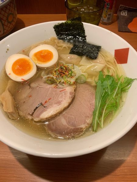 「全部入り塩中華そば」@塩専門 ひるがお 東京駅店の写真