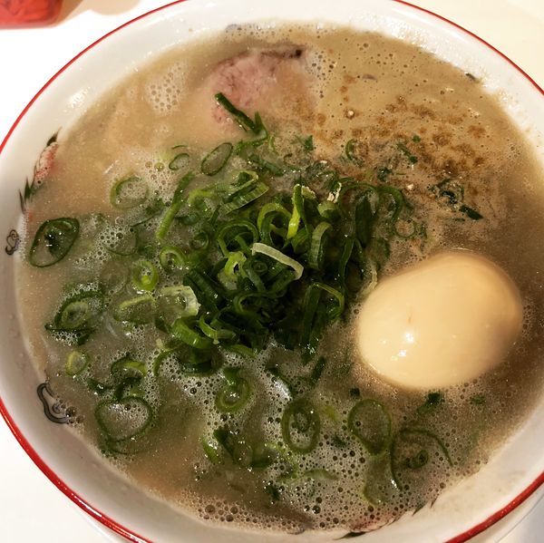 「ラーメン ＋味玉 ネギ」@八ちゃんラーメン ラーメン博物館店の写真