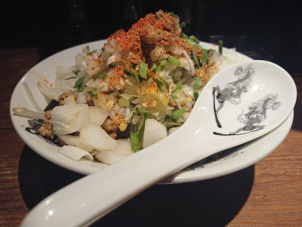 「カラシビまぜそば(もやし・玉ねぎ)＋ネギ」@カラシビ味噌らー麺・つけ麺 神田本店の写真