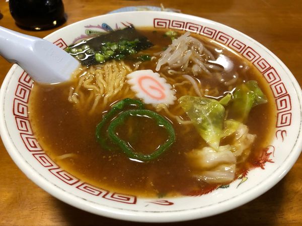 「みそらーめん（中）＋つまみ＋アルコール」@西町食堂の写真