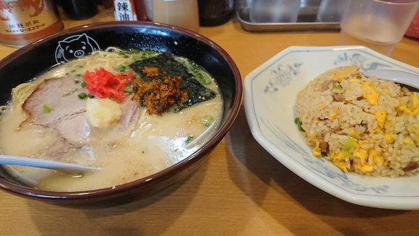 「博多ラーメン＋半チャーハン セット」@博多ラーメン 長浜や 大森店の写真