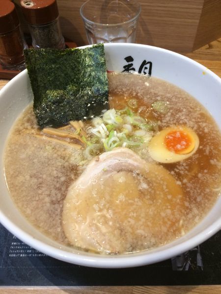 「醤油ラーメン850円」@らーめん香月 五反田店の写真