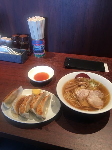 「しょうゆラーメン➕餃子」@つきとく食堂の写真