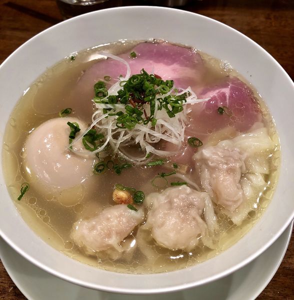 「塩海老ワンタン麺1100円＋α」@創作麺工房 鳴龍の写真