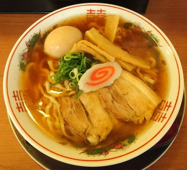 「半熟味玉中華そば」@手もみ中華そば 麦の花の写真