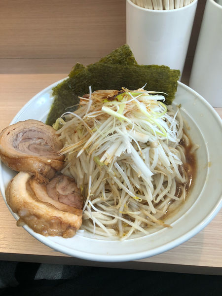 「ラーメン300g+ねぎ+海苔+野菜油カラメまし」@麺屋 味方の写真