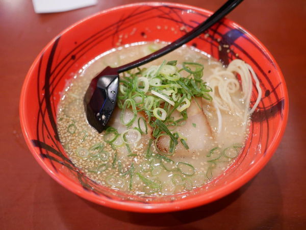 「博多ラーメン カタメン」@博多ラーメンげんこつ 梅田店の写真