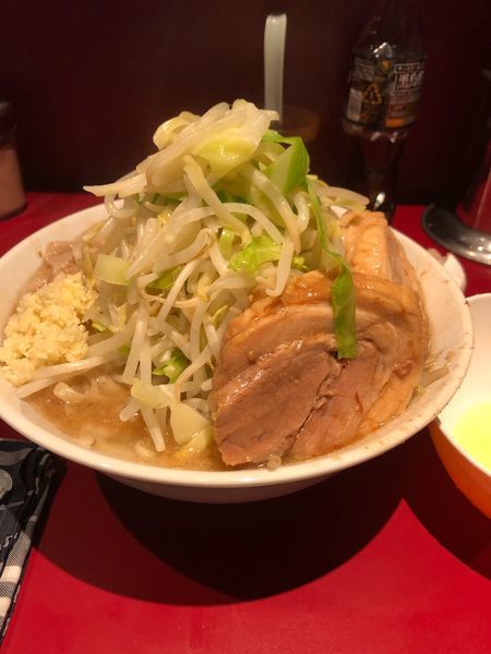 「小ラーメン700円 生卵50円 全増し」@ラーメン二郎 荻窪店の写真