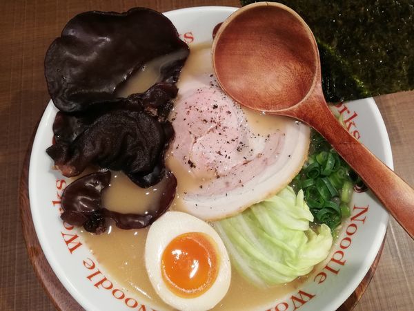 「ラーメン」@Noodle Works -BALI- 藤沢店の写真