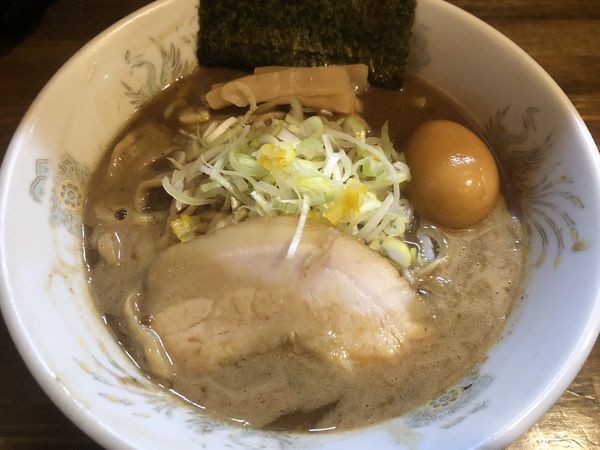 「ニボニボラーメン＋味玉（800＋100円）」@ラーメン豚極有の写真