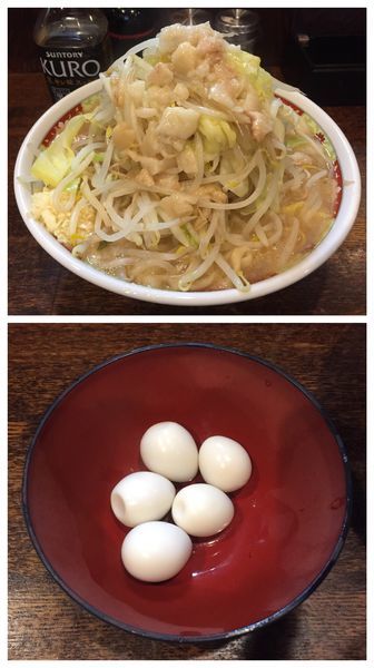 「普通(ニンニク少なめヤサイアブラ)＋豚増し＋うずら」@麺屋 鳳の写真