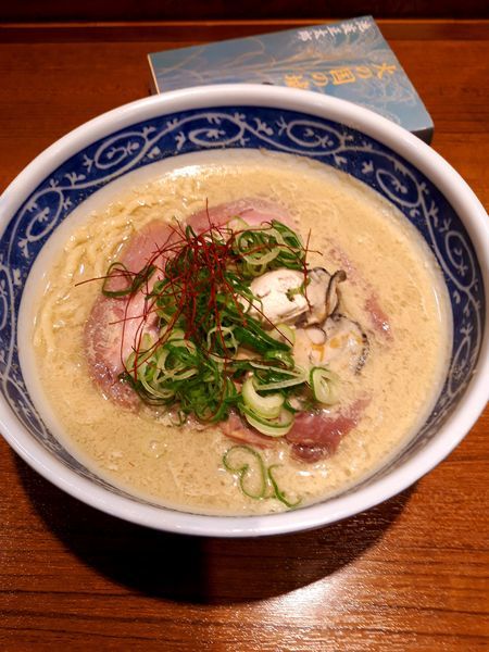 「(限定)かき白湯ラ～メン８８０円」@寿製麺よしかわ 川越店の写真